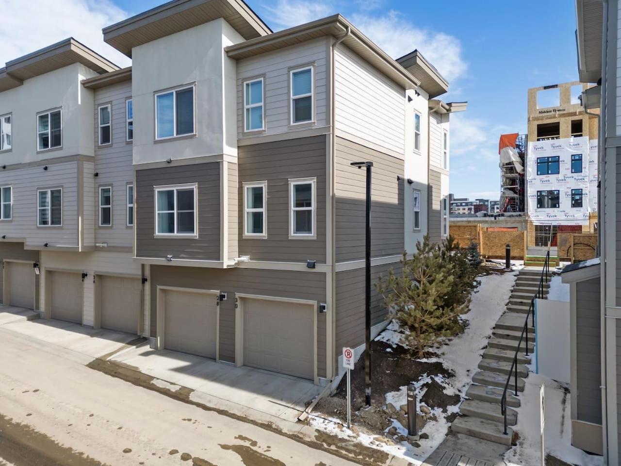 Luxury Aspen 2br With Double Garage Car Parking *