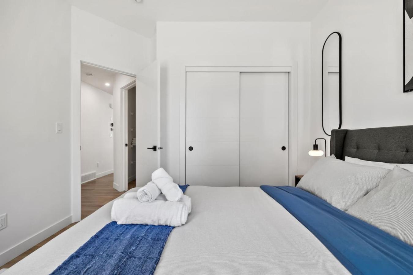 Luxury Aspen 2br With Double Garage Car Parking * Calgary